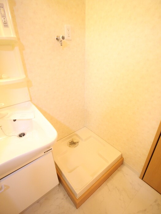 物件内観写真18　(洗濯機置場)