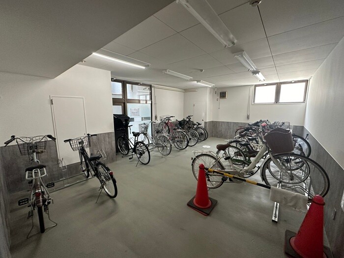 物件外観写真3　(駐輪場)