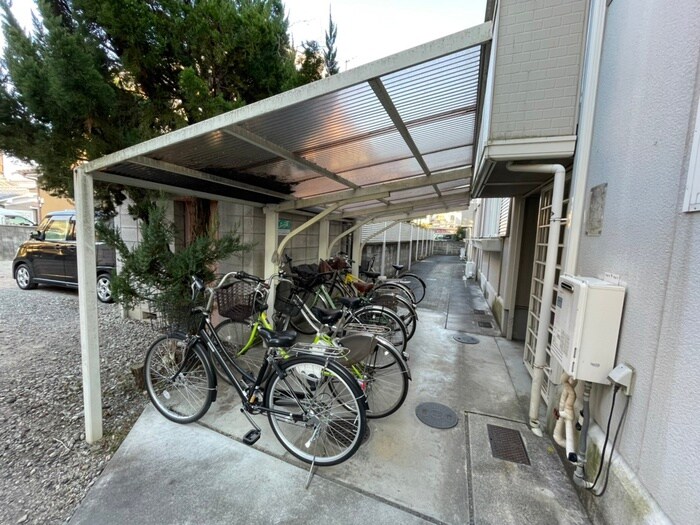 物件外観写真3　(駐輪場)