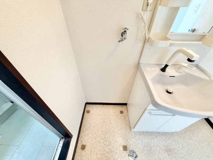 物件内観写真16　(洗濯機置場)