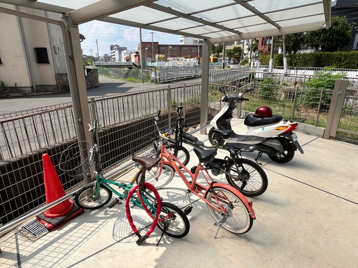 物件外観写真5　(駐輪場)
