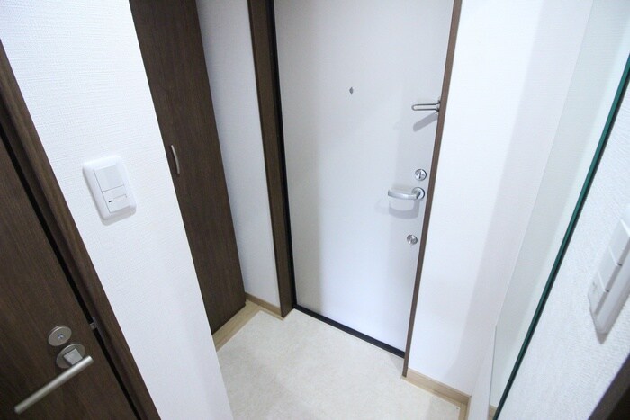 物件内観写真18　(玄関)
