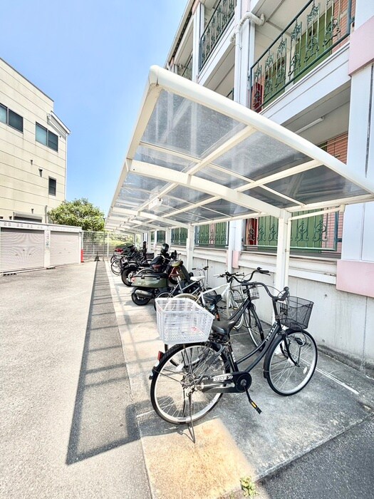 物件外観写真5　(駐輪場)