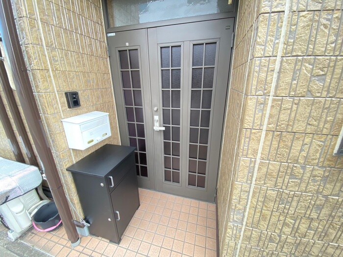 物件外観写真4　(エントランス部分)