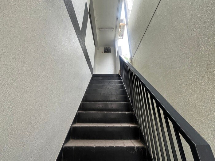 物件外観写真6　(エントランス部分)