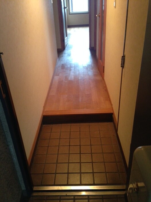 物件内観写真10　(玄関)