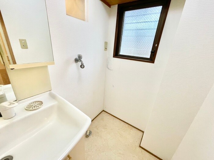 物件内観写真13　(洗濯機置場)