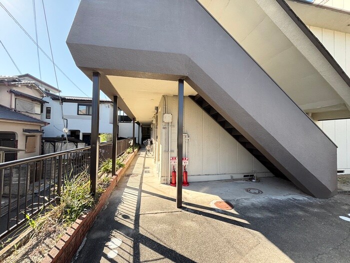 物件外観写真4　(エントランス部分)