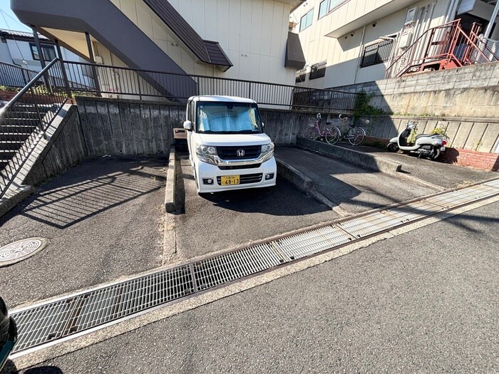 物件外観写真5　(駐車場)