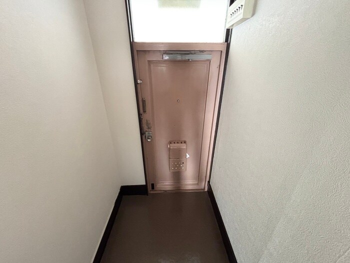 物件内観写真13　(玄関)