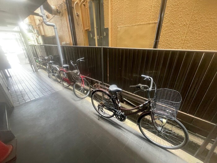 物件外観写真3　(駐輪場)