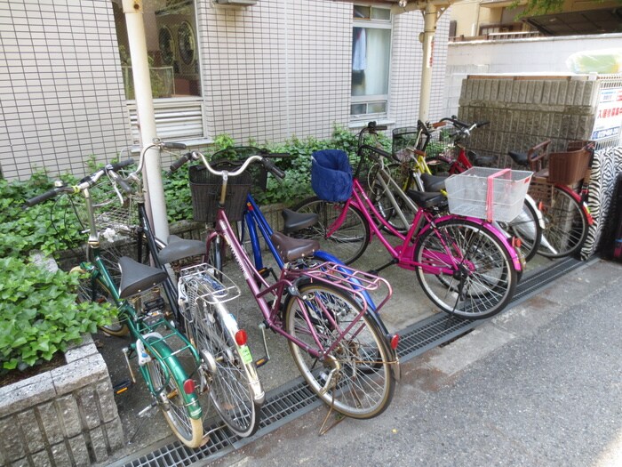 物件外観写真4　(駐輪場)