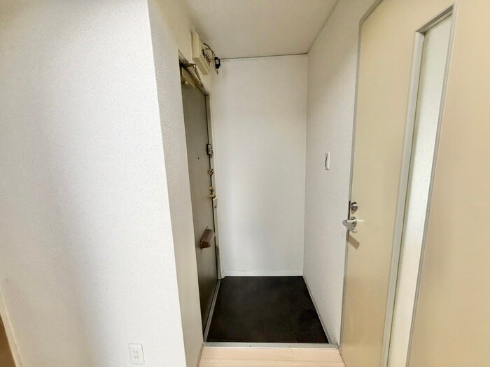 物件内観写真12　(玄関)