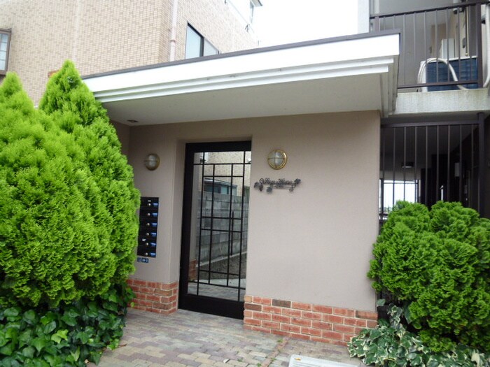 物件外観写真2　(エントランス部分)