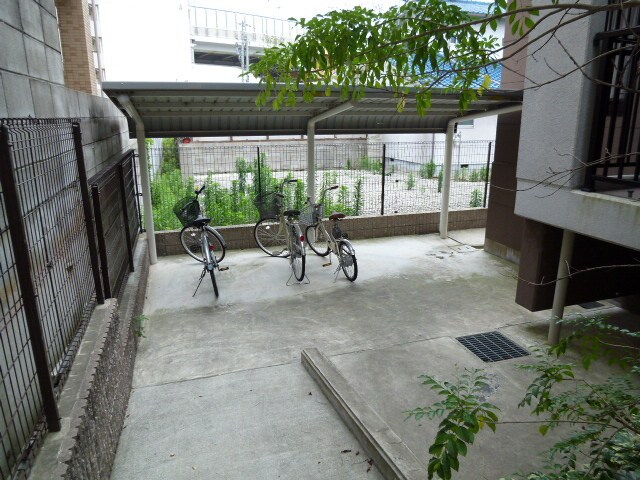 物件外観写真3　(駐輪場)