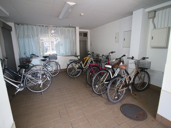 物件外観写真3　(駐輪場)