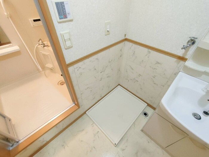 物件内観写真15　(洗濯機置場)