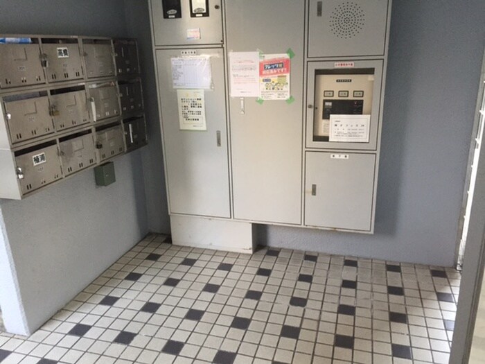 物件外観写真6　(エントランス部分)