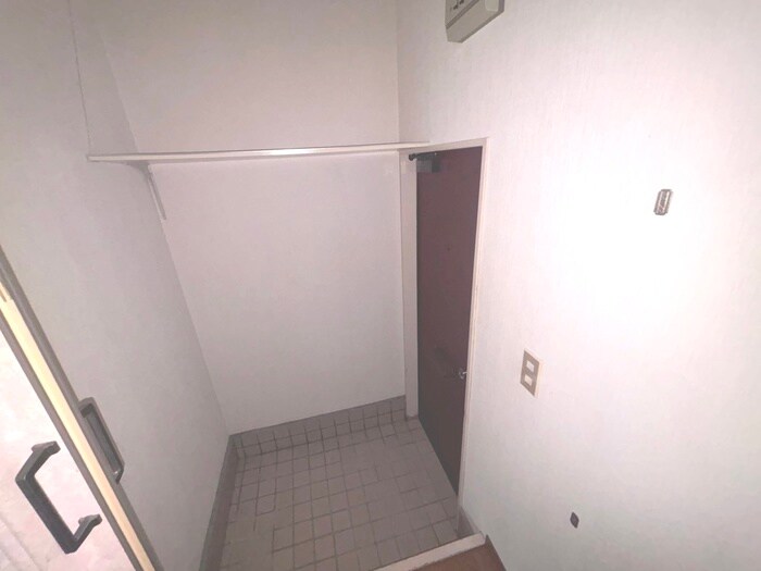 物件内観写真8　(玄関)