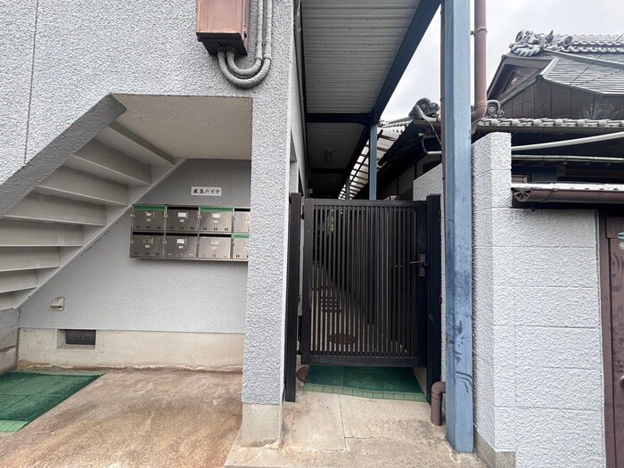 物件外観写真4　(エントランス部分)
