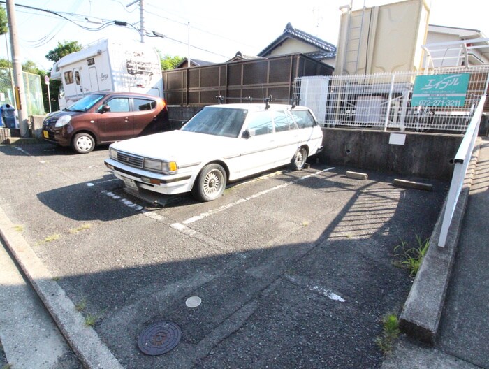 物件外観写真5　(駐車場)
