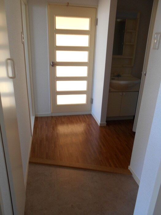 物件内観写真16　(玄関)