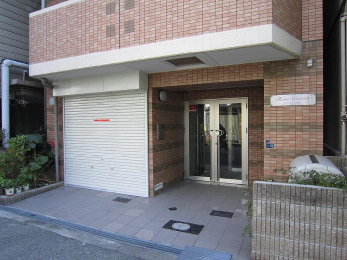 物件外観写真6　(エントランス部分)