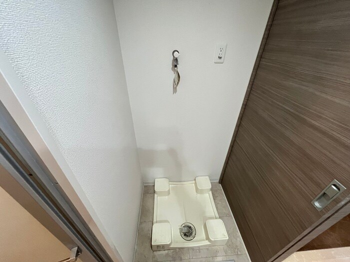 物件内観写真10　(洗濯機置場)