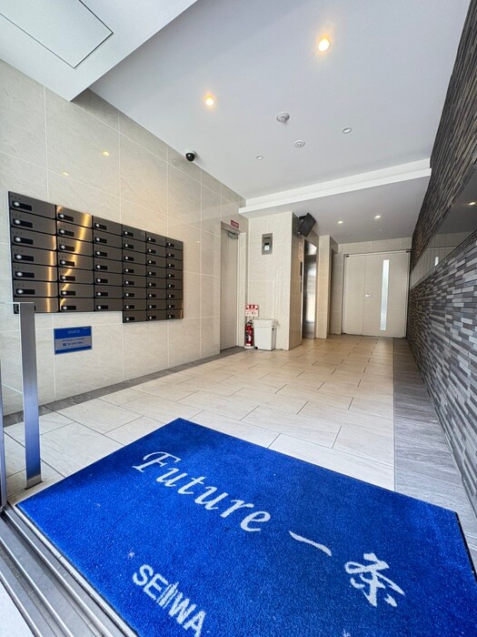 物件外観写真4　(エントランス部分)