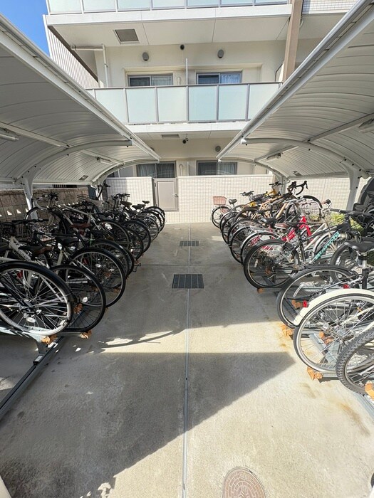 物件外観写真5　(駐輪場)