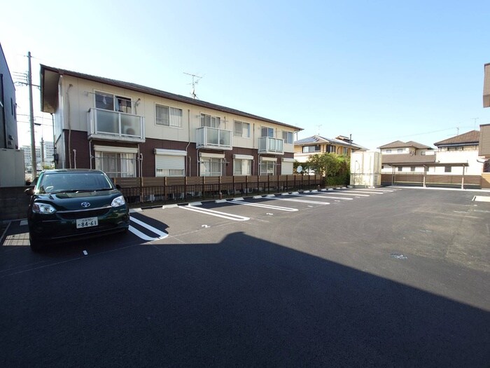 物件外観写真3　(駐車場)