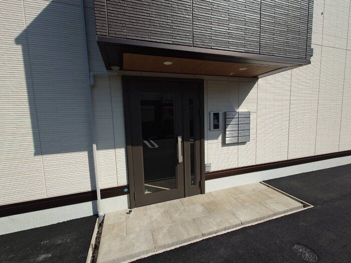 物件外観写真5　(エントランス部分)