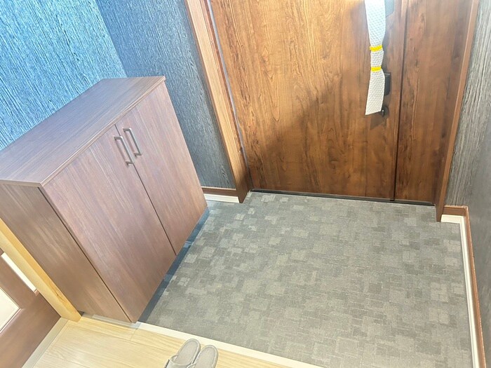 物件内観写真5　(玄関)