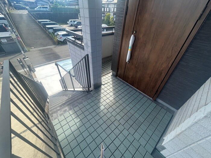 物件外観写真3　(エントランス部分)