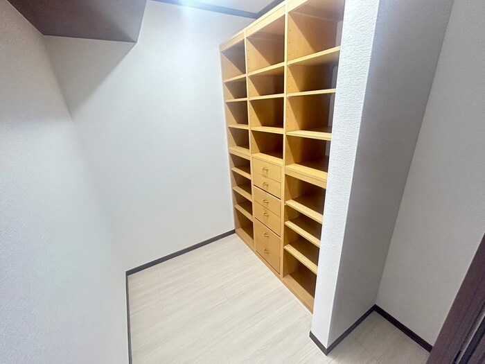 物件内観写真12　(収納)