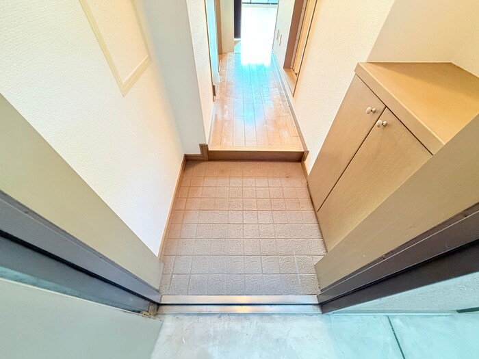 物件内観写真7　(玄関)