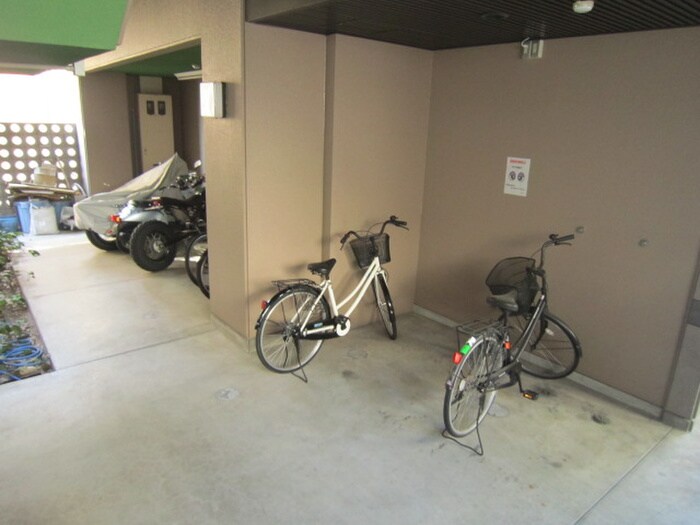 物件外観写真5　(駐輪場)
