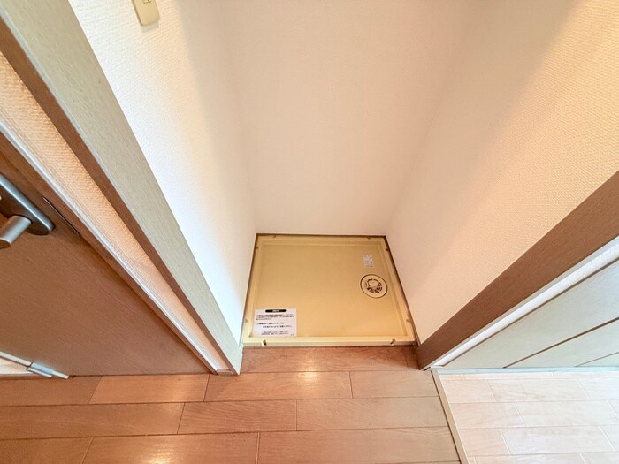 物件内観写真11　(洗濯機置場)