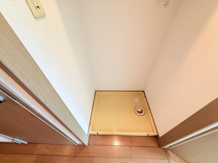 物件内観写真11　(洗濯機置場)