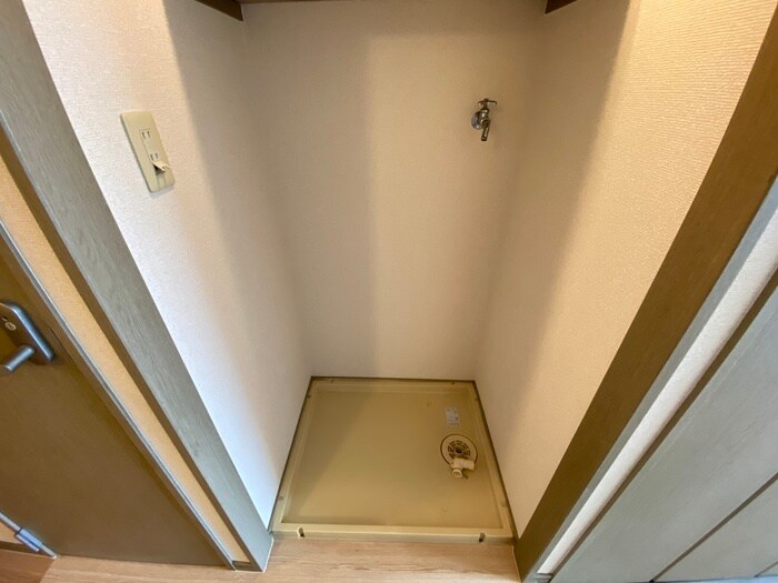 物件内観写真13　(洗濯機置場)