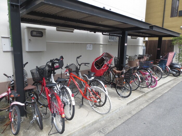 物件外観写真4　(駐輪場)