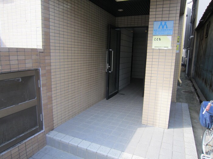 物件外観写真3　(エントランス部分)