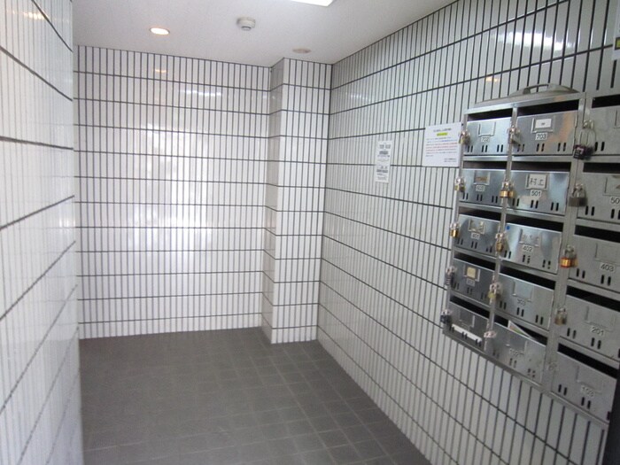 物件外観写真4　(エントランス部分)