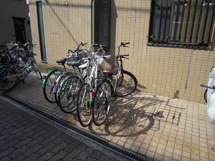 物件外観写真6　(駐輪場)