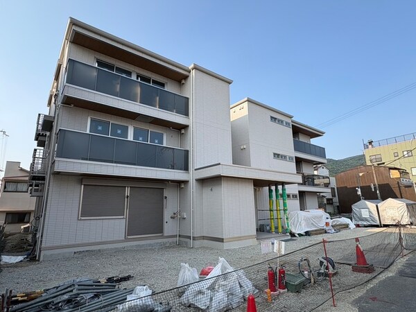 建築中