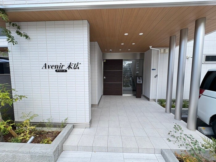 物件外観写真3　(エントランス部分)