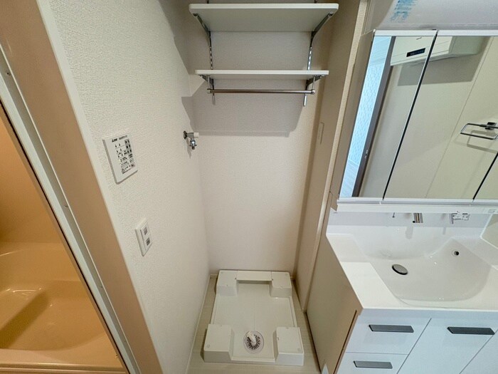 物件内観写真12　(洗濯機置場)