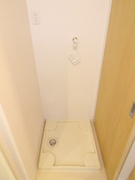 物件内観写真13　(洗濯機置場)