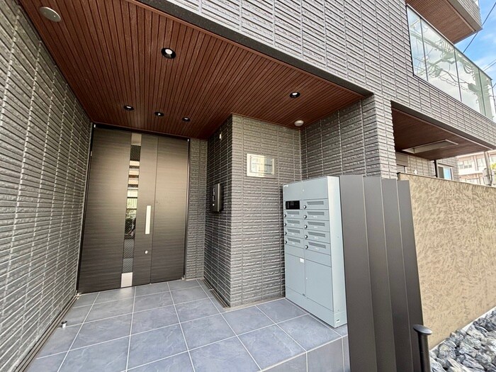 物件外観写真3　(エントランス部分)
