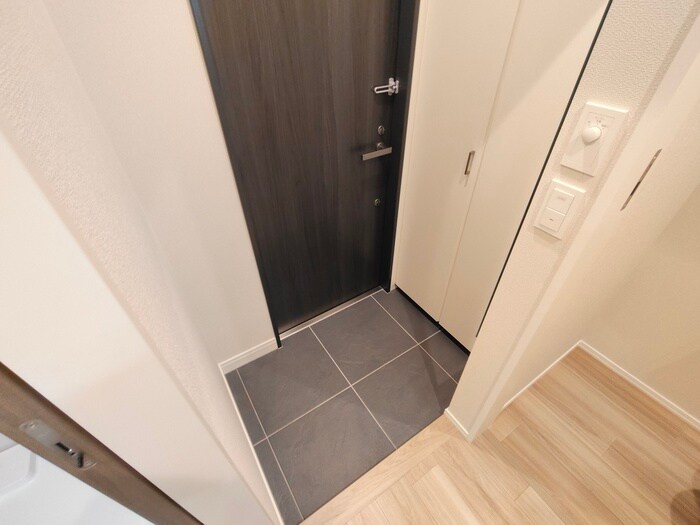 物件内観写真14　(玄関)